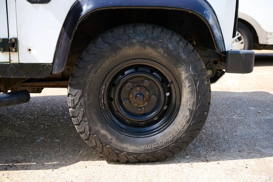 2012 Land Rover Defender 110 - Image 13 of 30