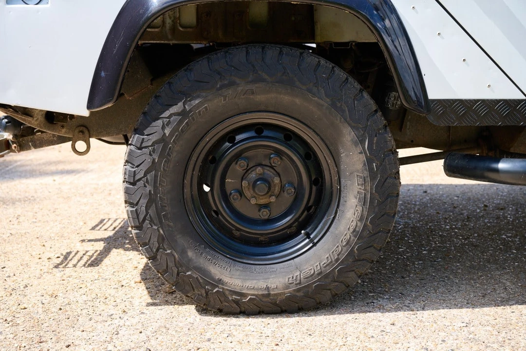 2012 Land Rover Defender 110 - Image 14 of 30