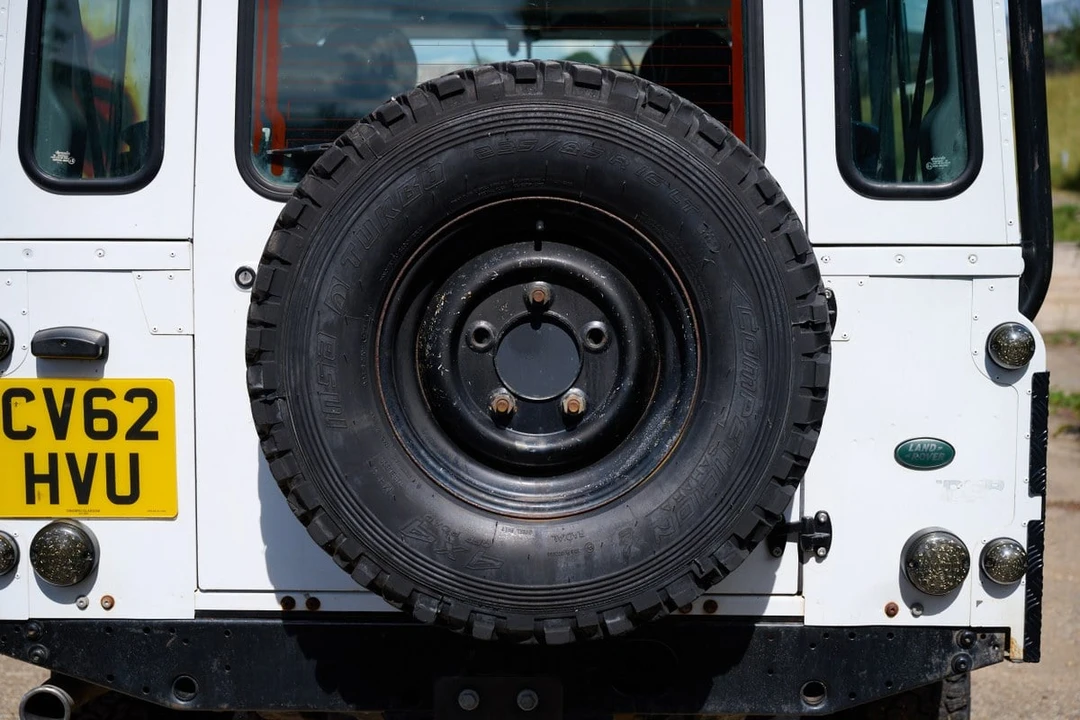 2012 Land Rover Defender 110 - Image 15 of 30