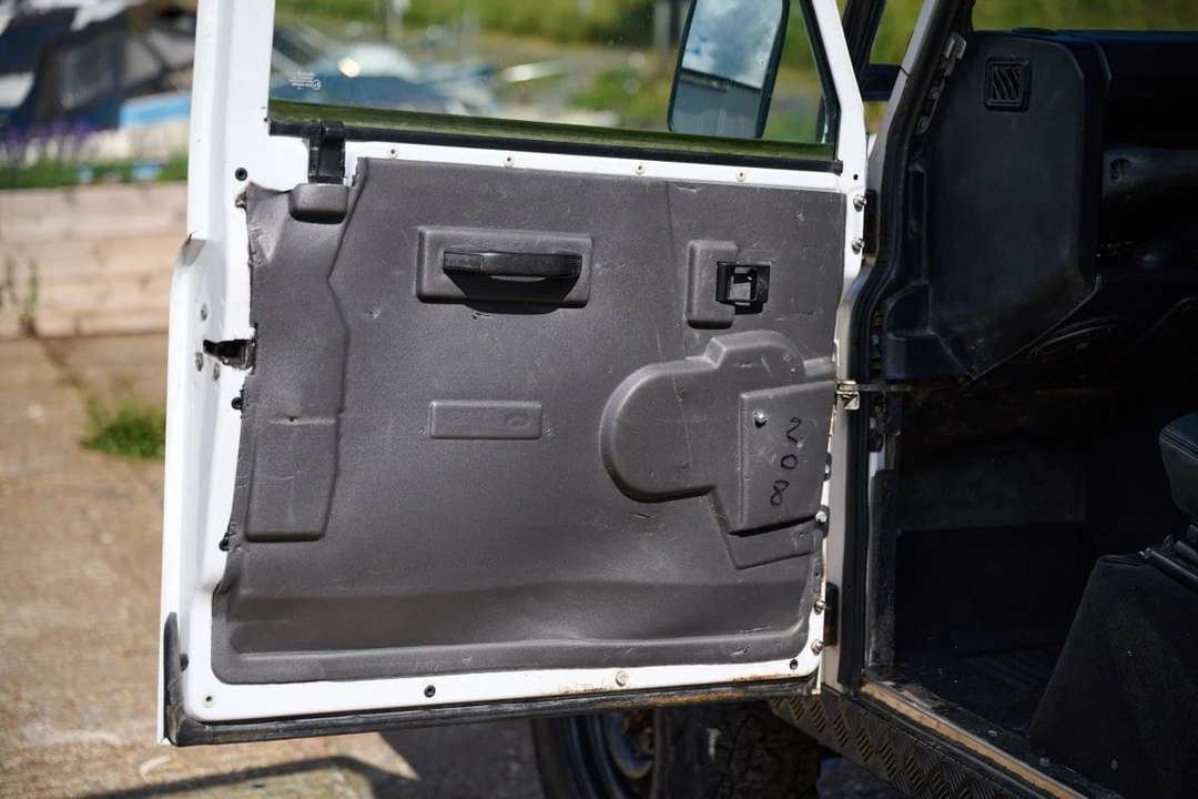 2012 Land Rover Defender 110 - Image 21 of 30