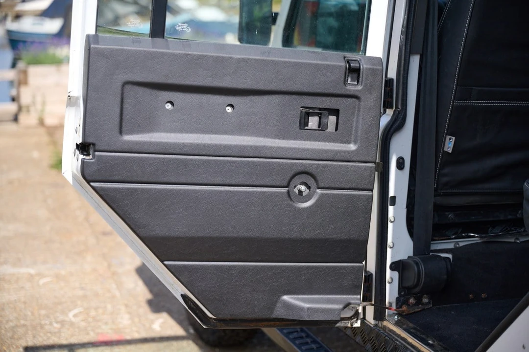 2012 Land Rover Defender 110 - Image 23 of 30