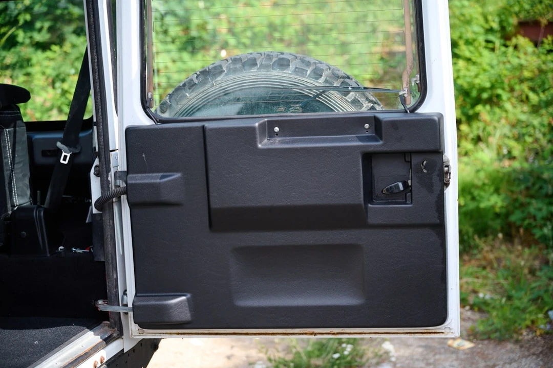 2012 Land Rover Defender 110 - Image 24 of 30