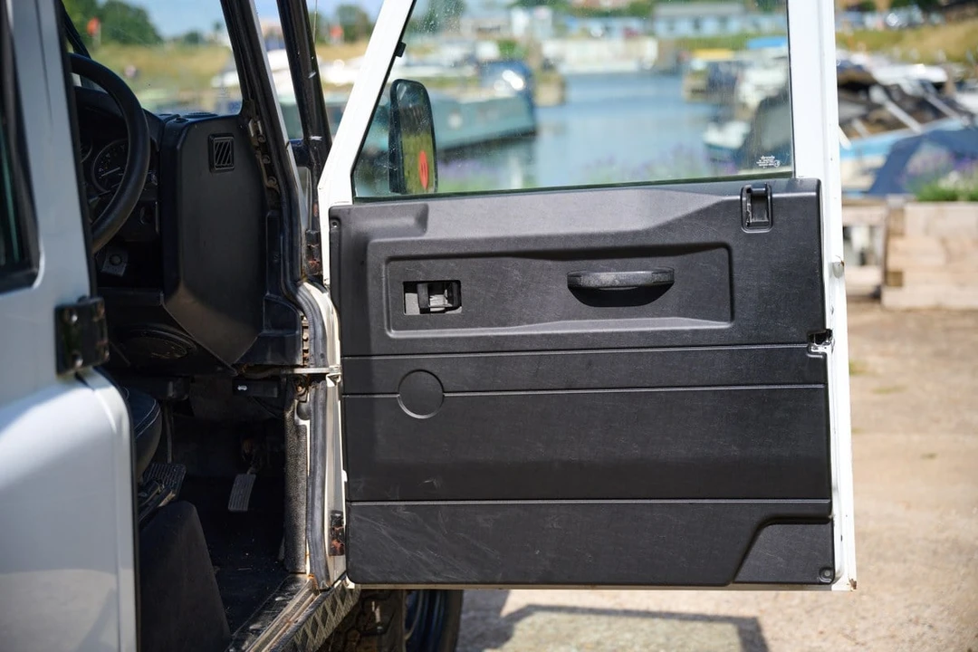 2012 Land Rover Defender 110 - Image 26 of 30