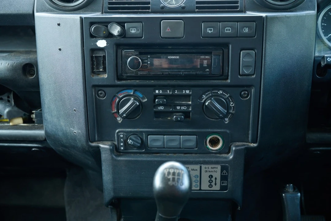 2012 Land Rover Defender 110 - Image 16 of 30