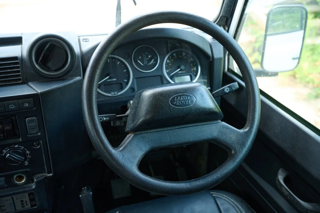 2012 Land Rover Defender 110 - Image 17 of 30