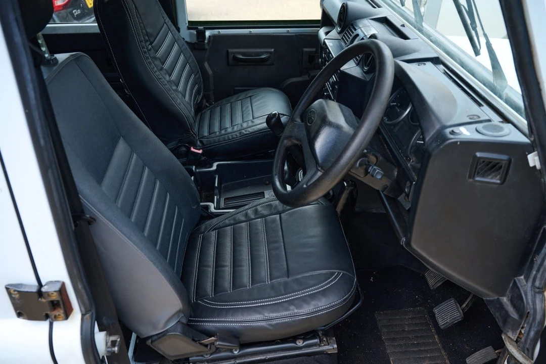 2012 Land Rover Defender 110 - Image 19 of 30