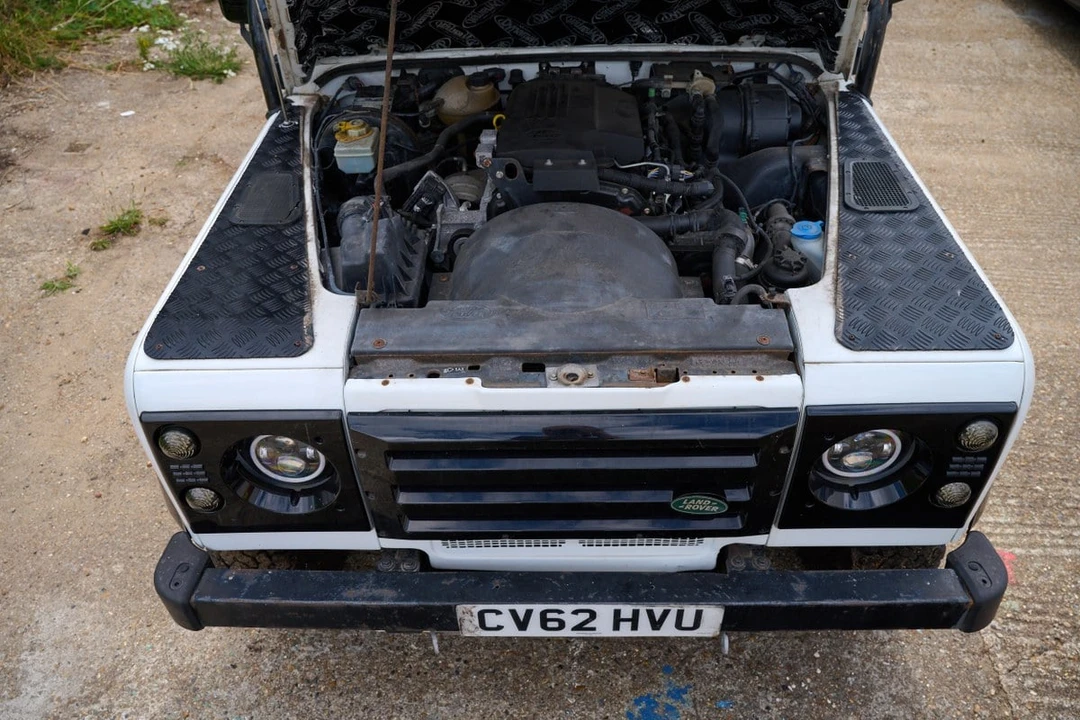 2012 Land Rover Defender 110 - Image 6 of 30