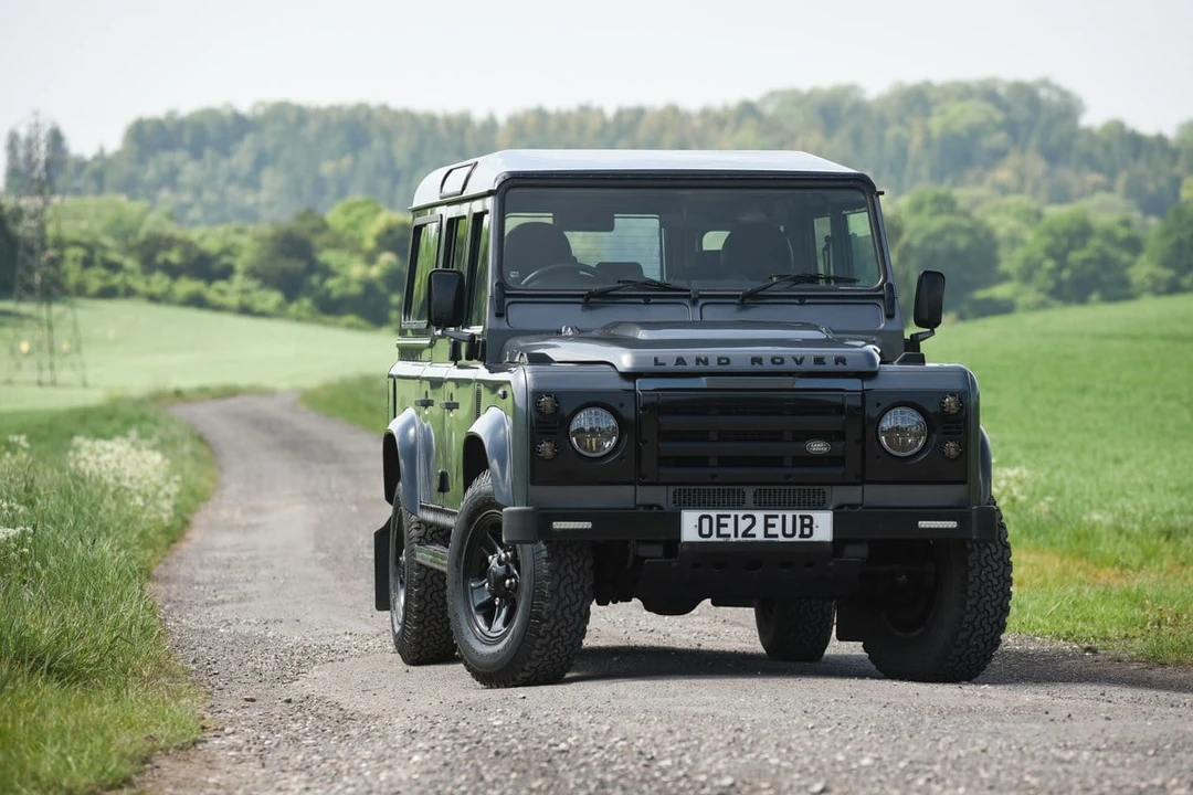 2012 Land Rover Defender 110 - Image 3 of 30