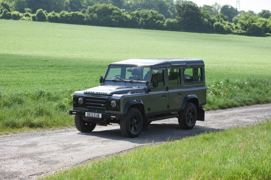 2012 Land Rover Defender 110 - Image 7 of 30