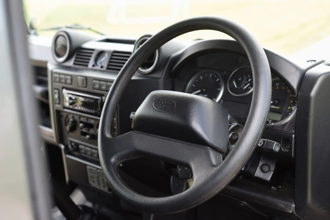 2012 Land Rover Defender 110 - Image 22 of 30