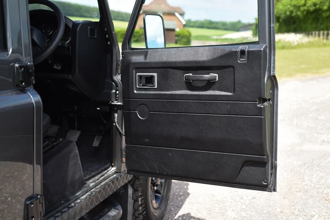 2012 Land Rover Defender 110 - Image 27 of 30