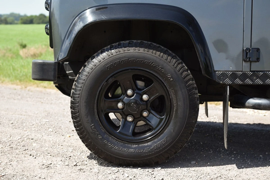 2012 Land Rover Defender 110 - Image 19 of 30
