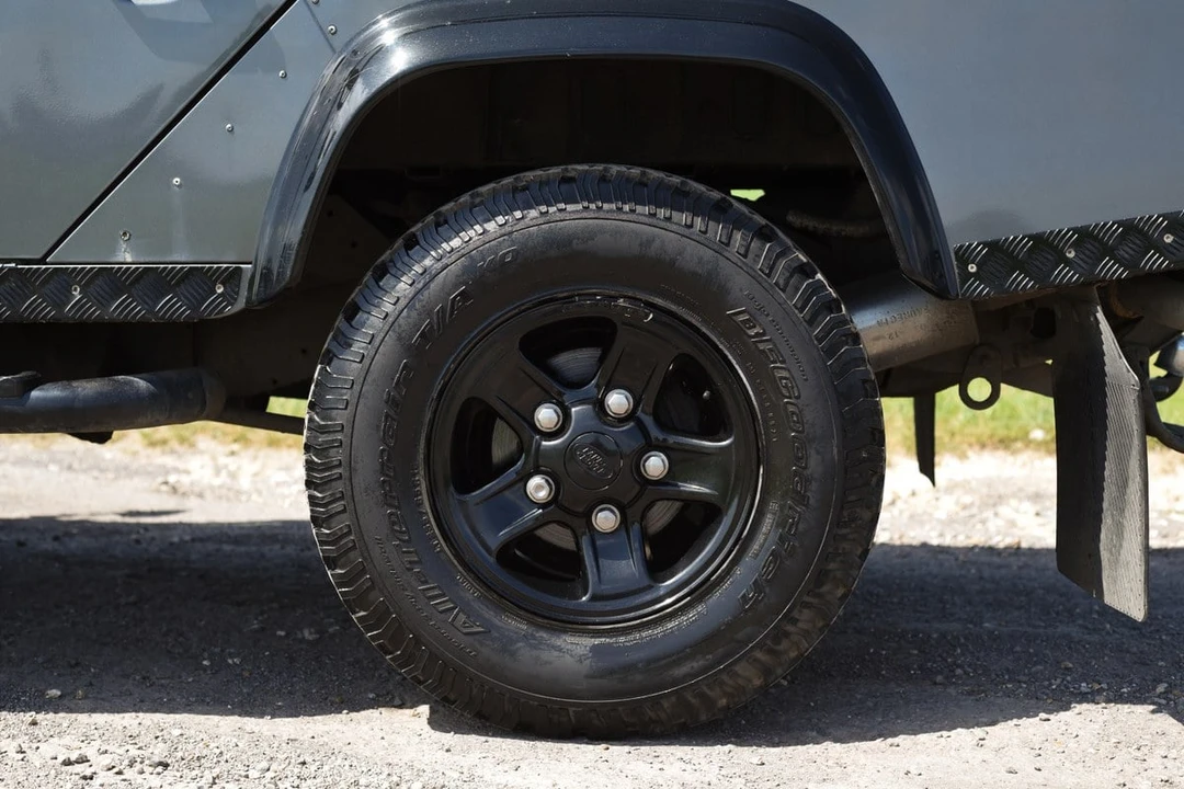 2012 Land Rover Defender 110 - Image 20 of 30