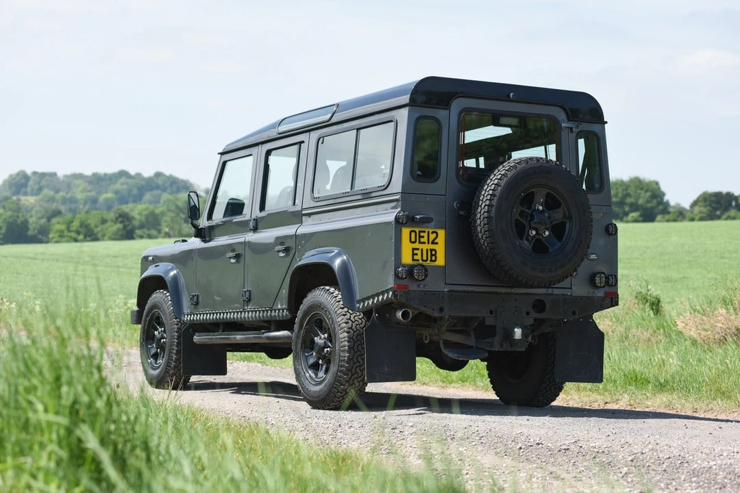 2012 Land Rover Defender 110 - Image 15 of 30