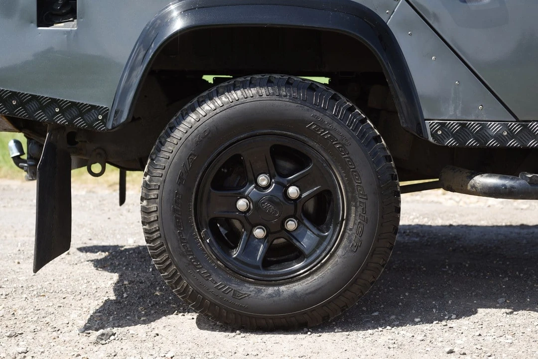 2012 Land Rover Defender 110 - Image 18 of 30