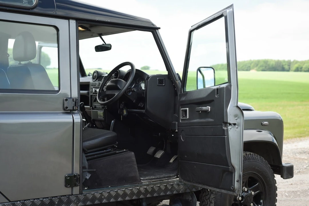 2012 Land Rover Defender 110 - Image 21 of 30