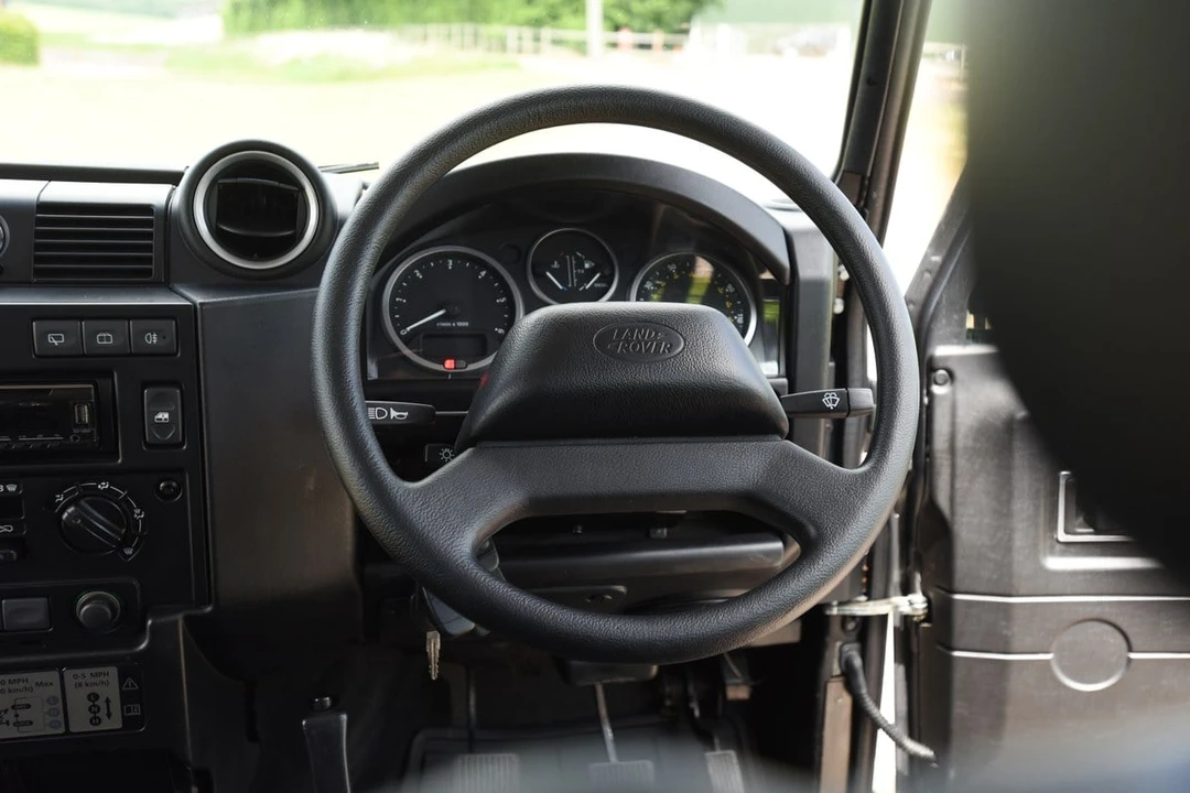 2012 Land Rover Defender 110 - Image 26 of 30