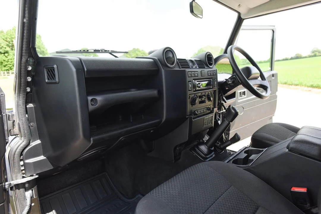2012 Land Rover Defender 110 - Image 23 of 30