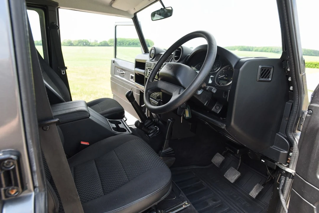 2012 Land Rover Defender 110 - Image 24 of 30