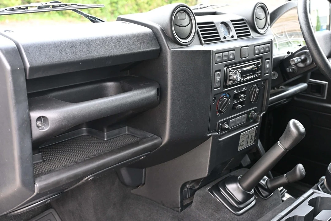 2012 Land Rover Defender 110 - Image 28 of 30
