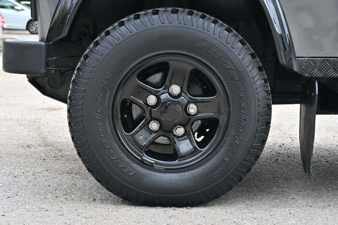 2012 Land Rover Defender 110 - Image 20 of 30