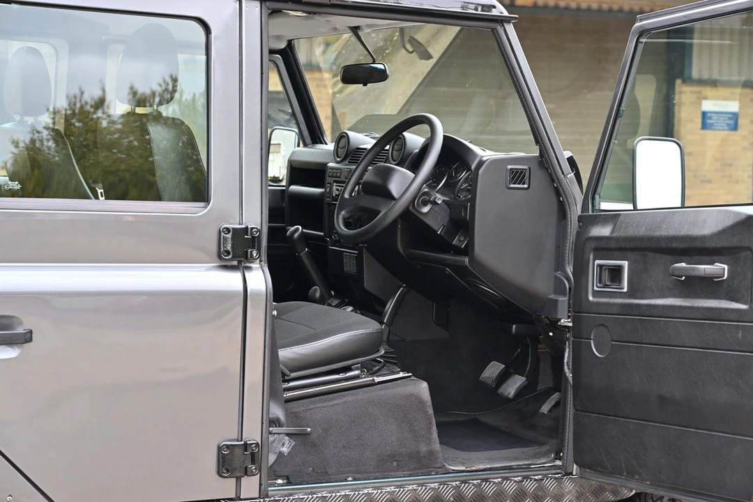 2012 Land Rover Defender 110 - Image 26 of 30