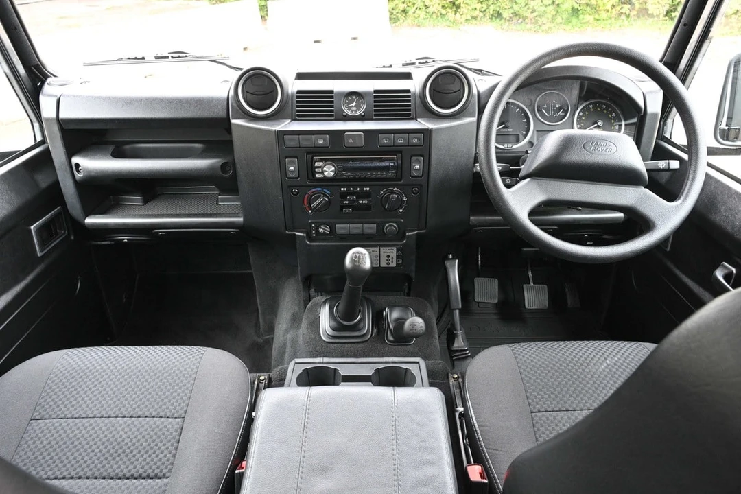 2012 Land Rover Defender 110 - Image 23 of 30