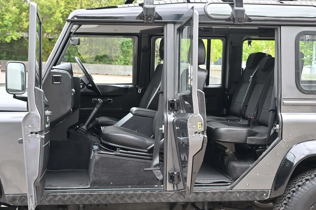2012 Land Rover Defender 110 - Image 25 of 30