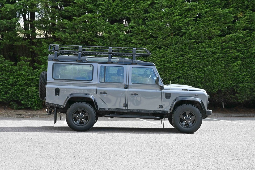 2012 Land Rover Defender 110 - Image 13 of 30