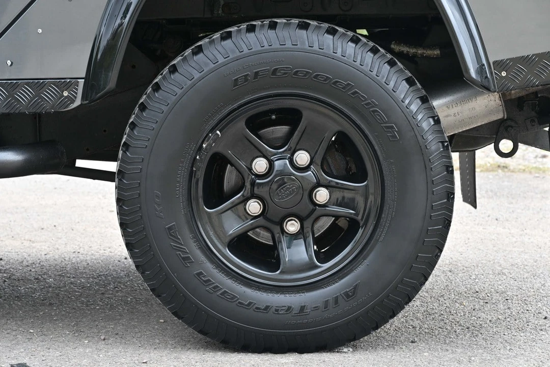 2012 Land Rover Defender 110 - Image 21 of 30