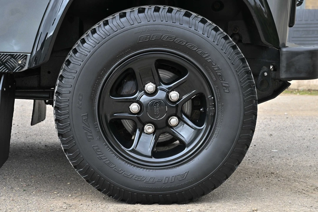 2012 Land Rover Defender 110 - Image 19 of 30
