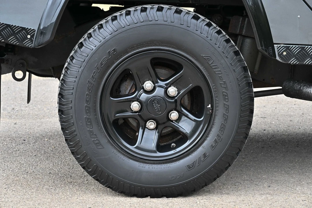 2012 Land Rover Defender 110 - Image 18 of 30