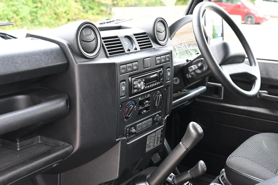2012 Land Rover Defender 110 - Image 24 of 30