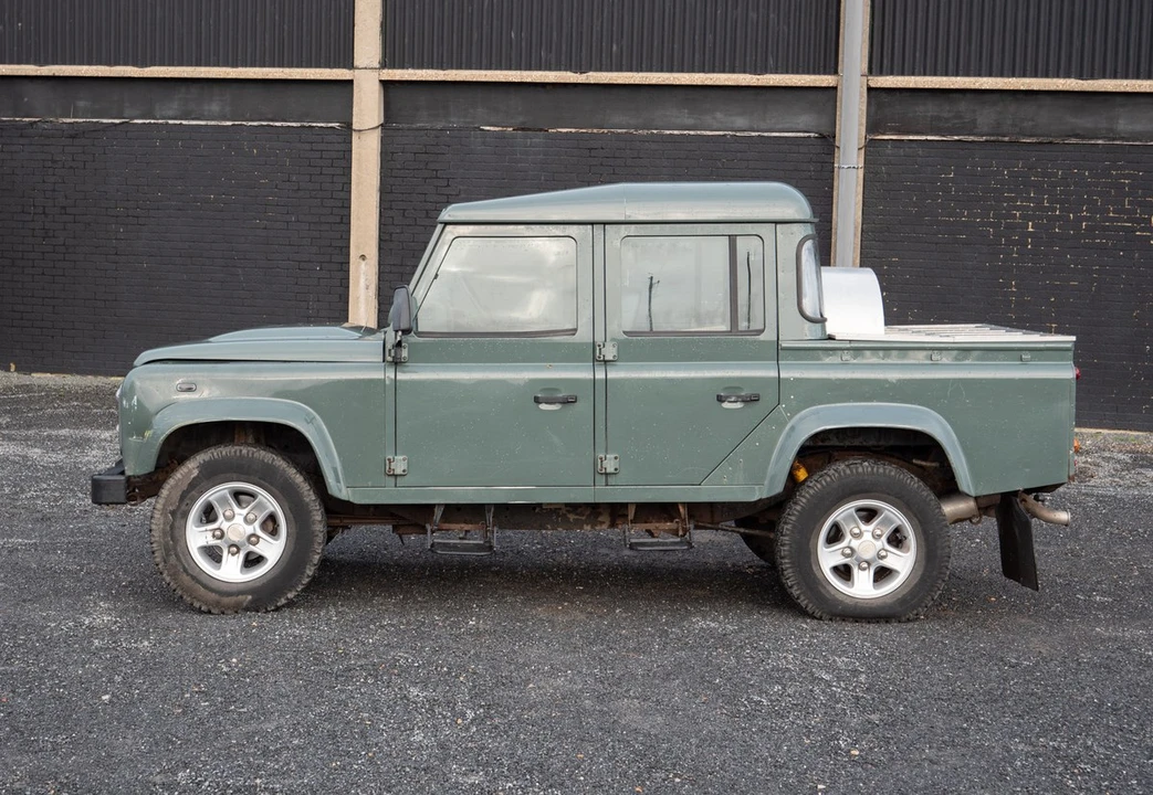 2012 Land Rover Defender 110 - Image 7 of 30