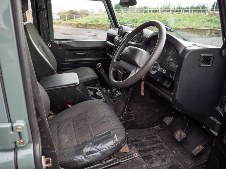 2012 Land Rover Defender 110 - Image 21 of 30