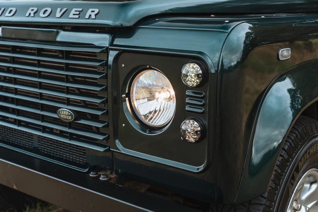 2012 Land Rover Defender 110 - Image 14 of 31