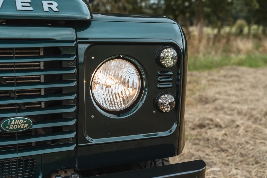 2012 Land Rover Defender 110 - Image 15 of 31