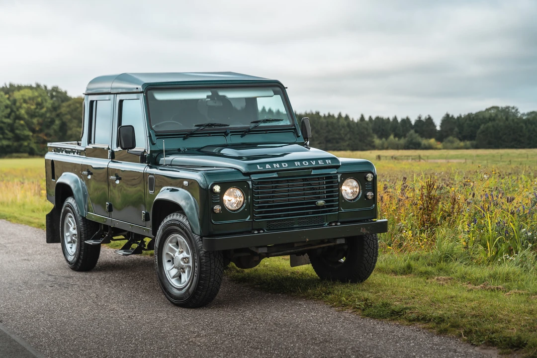 2012 Land Rover Defender 110 - Image 10 of 31