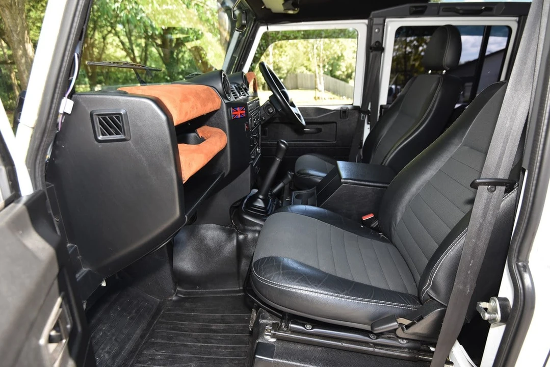 2012 Land Rover Defender 110 - Image 23 of 30