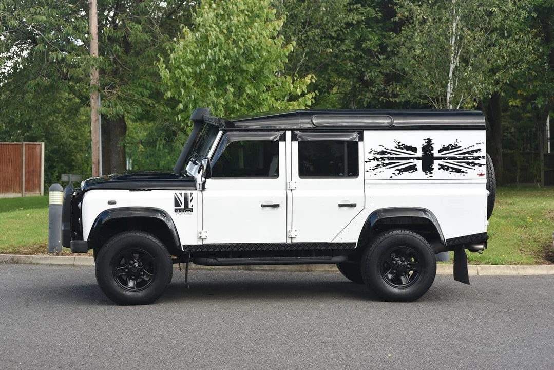 2012 Land Rover Defender 110 - Image 5 of 30