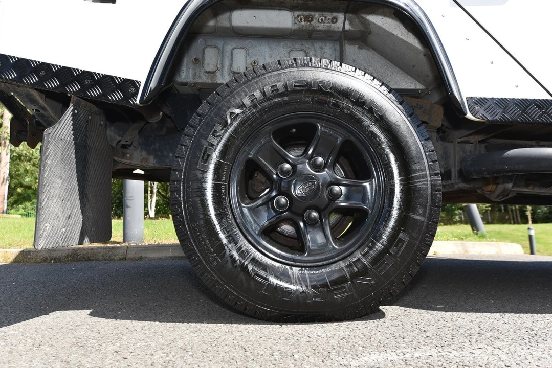 2012 Land Rover Defender 110 - Image 17 of 30