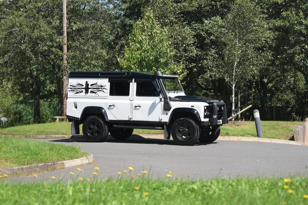 2012 Land Rover Defender 110 - Image 11 of 30