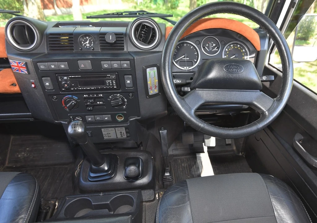 2012 Land Rover Defender 110 - Image 28 of 30