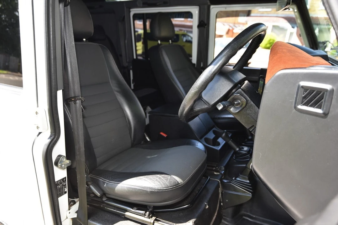 2012 Land Rover Defender 110 - Image 27 of 30