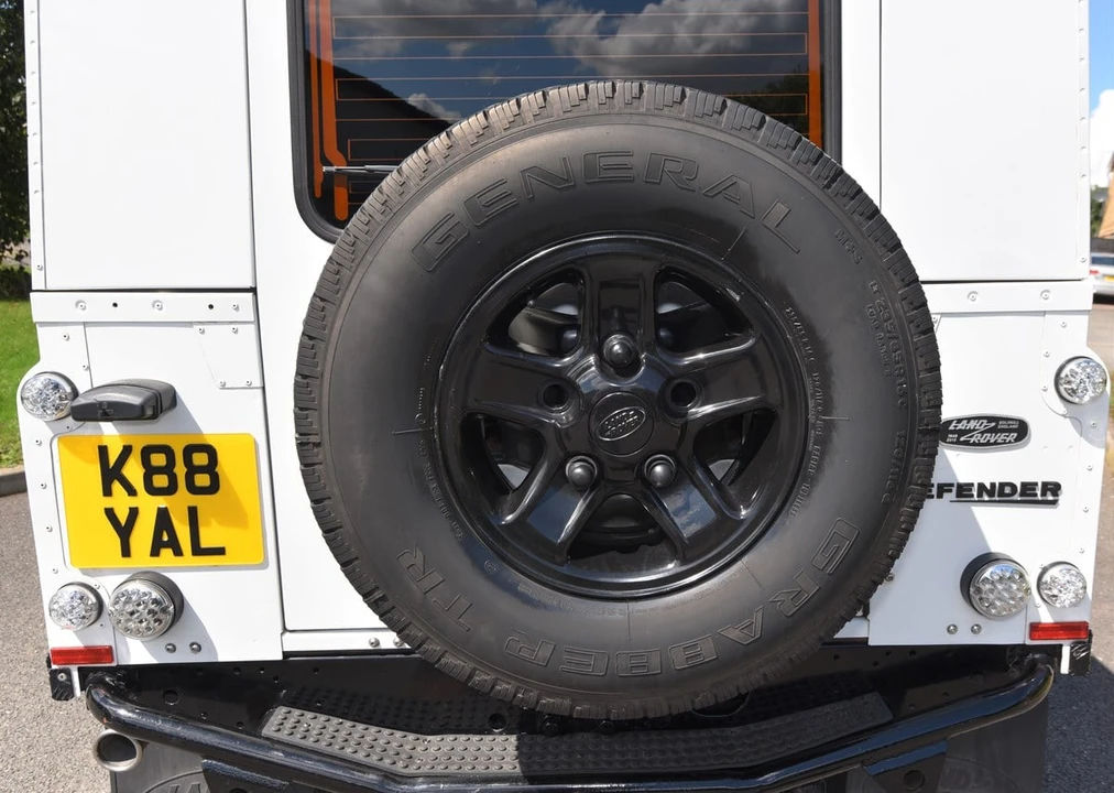 2012 Land Rover Defender 110 - Image 21 of 30