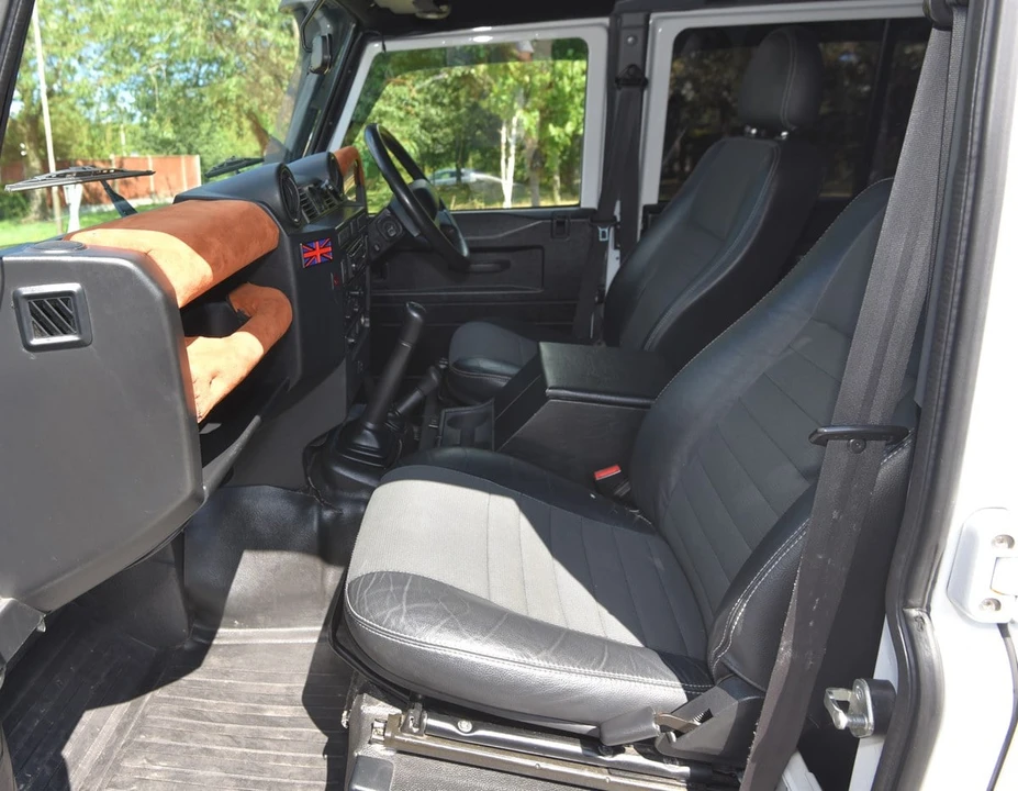 2012 Land Rover Defender 110 - Image 26 of 30