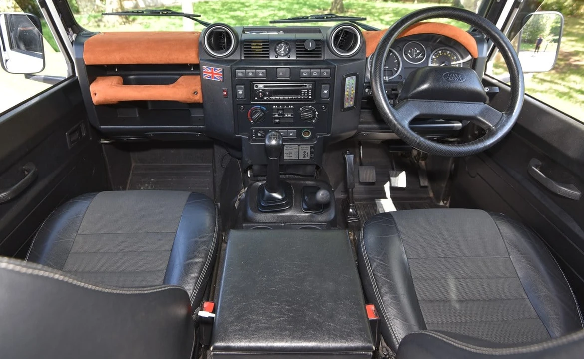 2012 Land Rover Defender 110 - Image 25 of 30