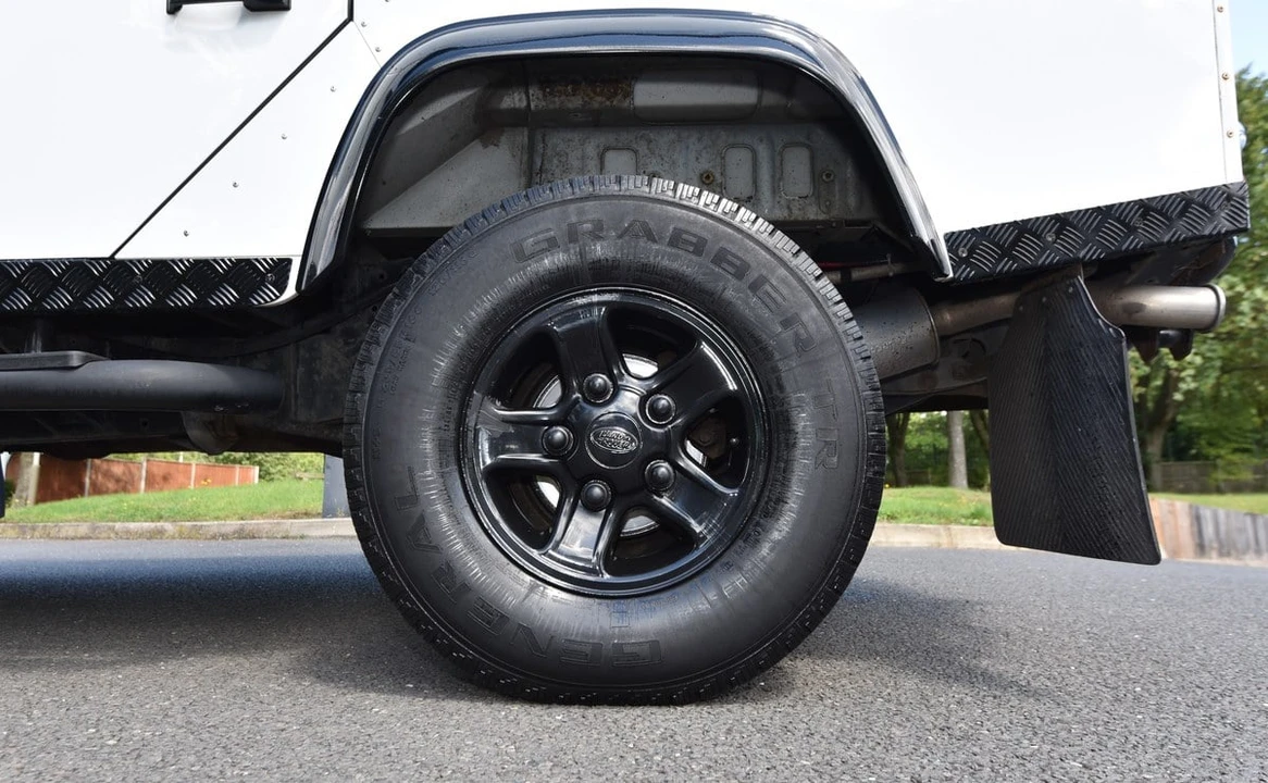 2012 Land Rover Defender 110 - Image 20 of 30