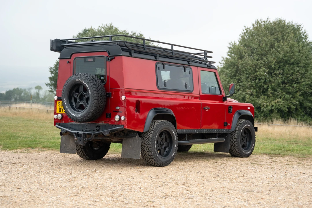 2012 Land Rover Defender 110 - Image 7 of 31
