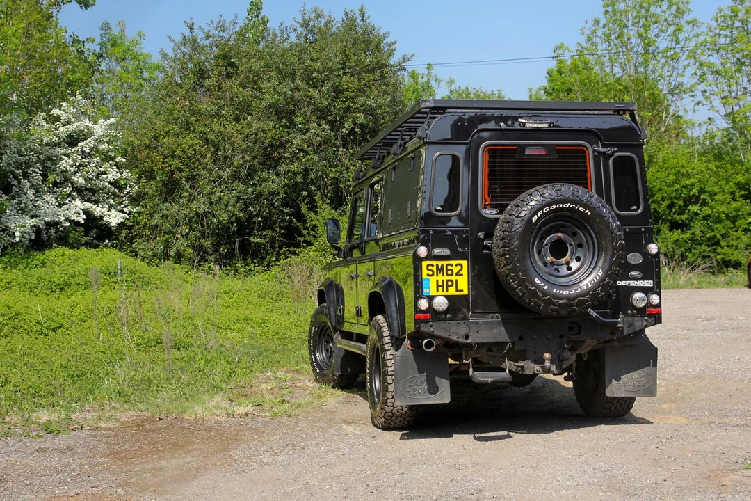 2012 Land Rover Defender 110 - Image 19 of 30